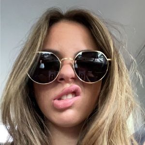 Meet your Posher, Celeste